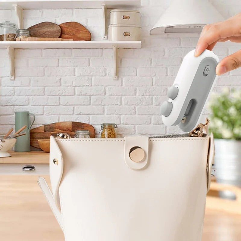 SealMate™ – Portable Mini Bag Sealer for Airtight Snack Storage