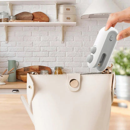 SealMate™ – Portable Mini Bag Sealer for Airtight Snack Storage